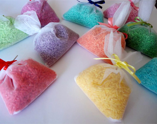 Idéias originais para fazer chuva de arroz colorido para casamento